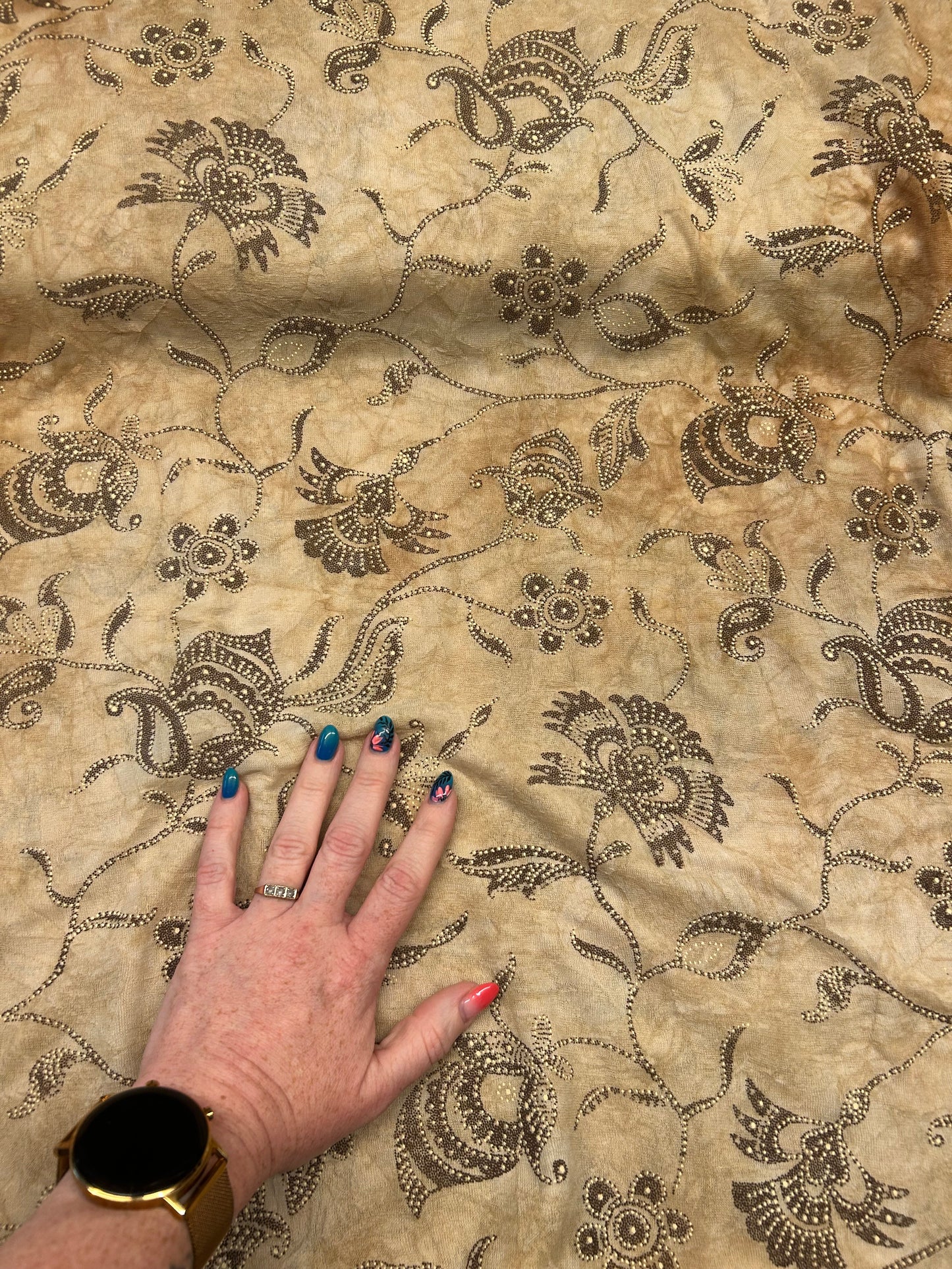 Tie Dye mønster (Batik) i beige og brune nuancer - 100% Polyester