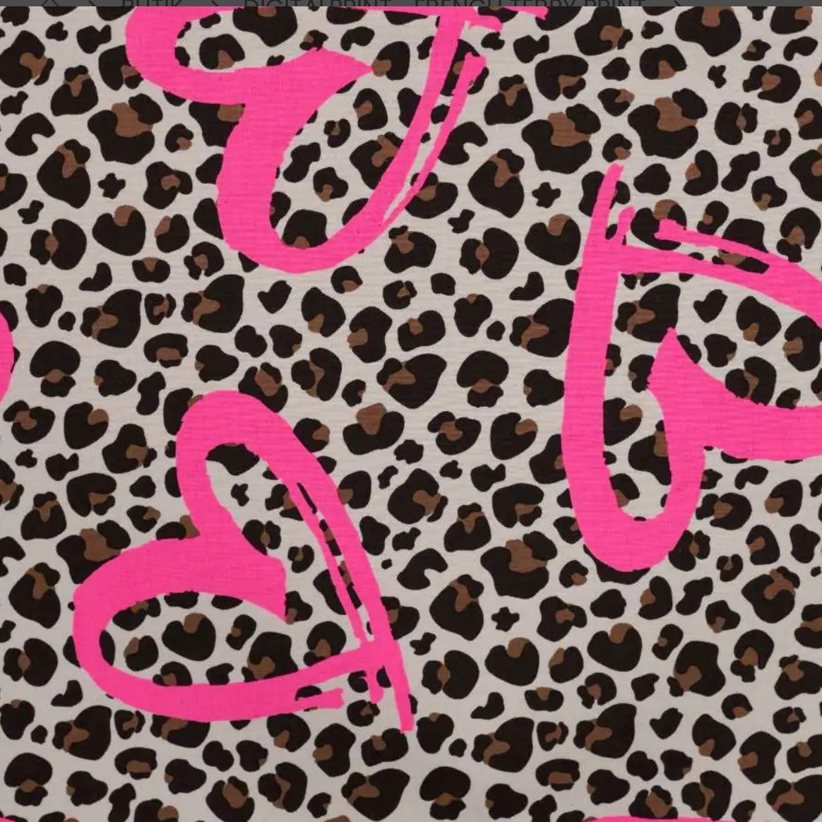 Leopard med hjerter i pink - French Terry