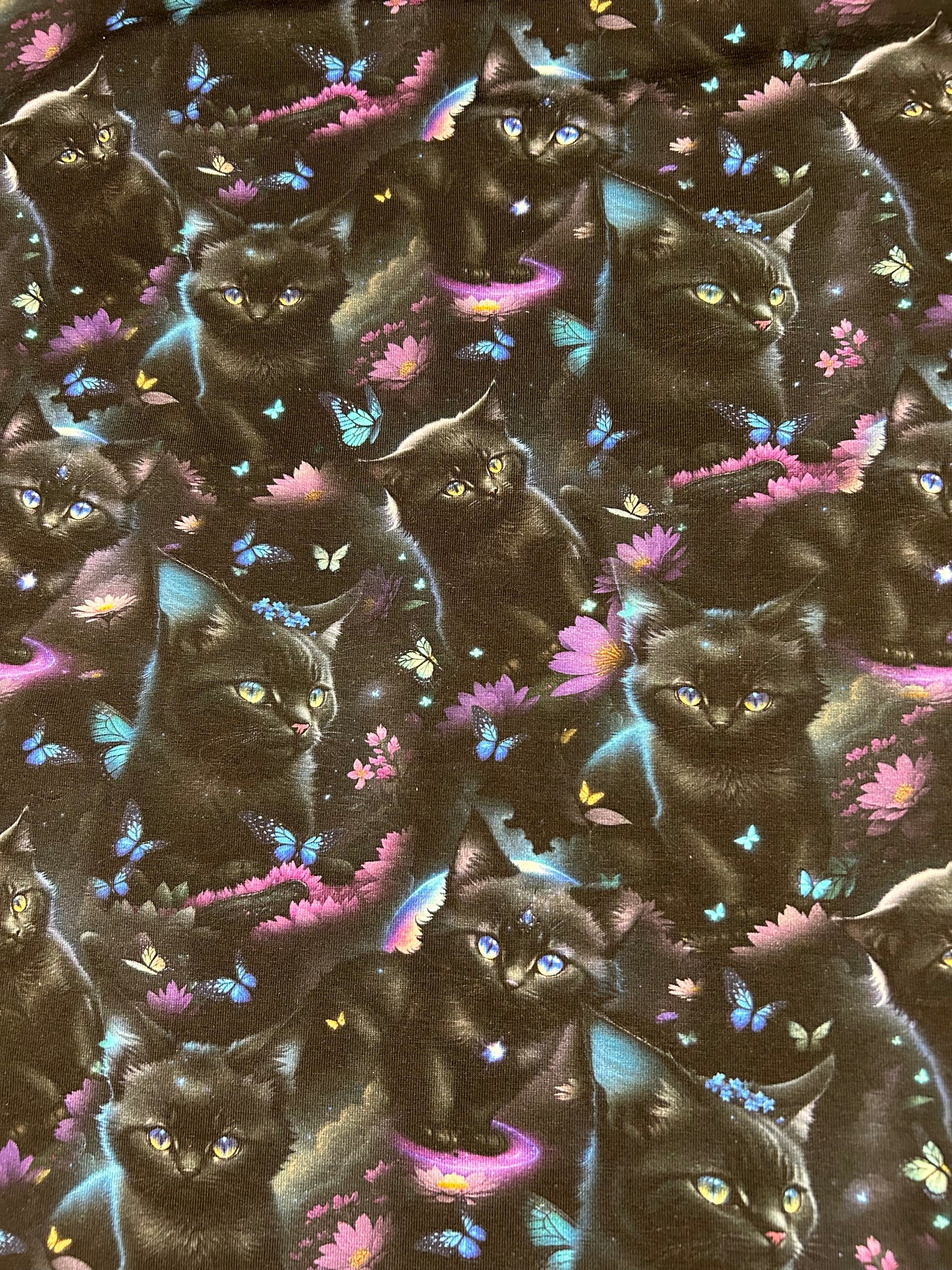 Sorte katte med blomster og sommerfugle - Bomuldsjersey