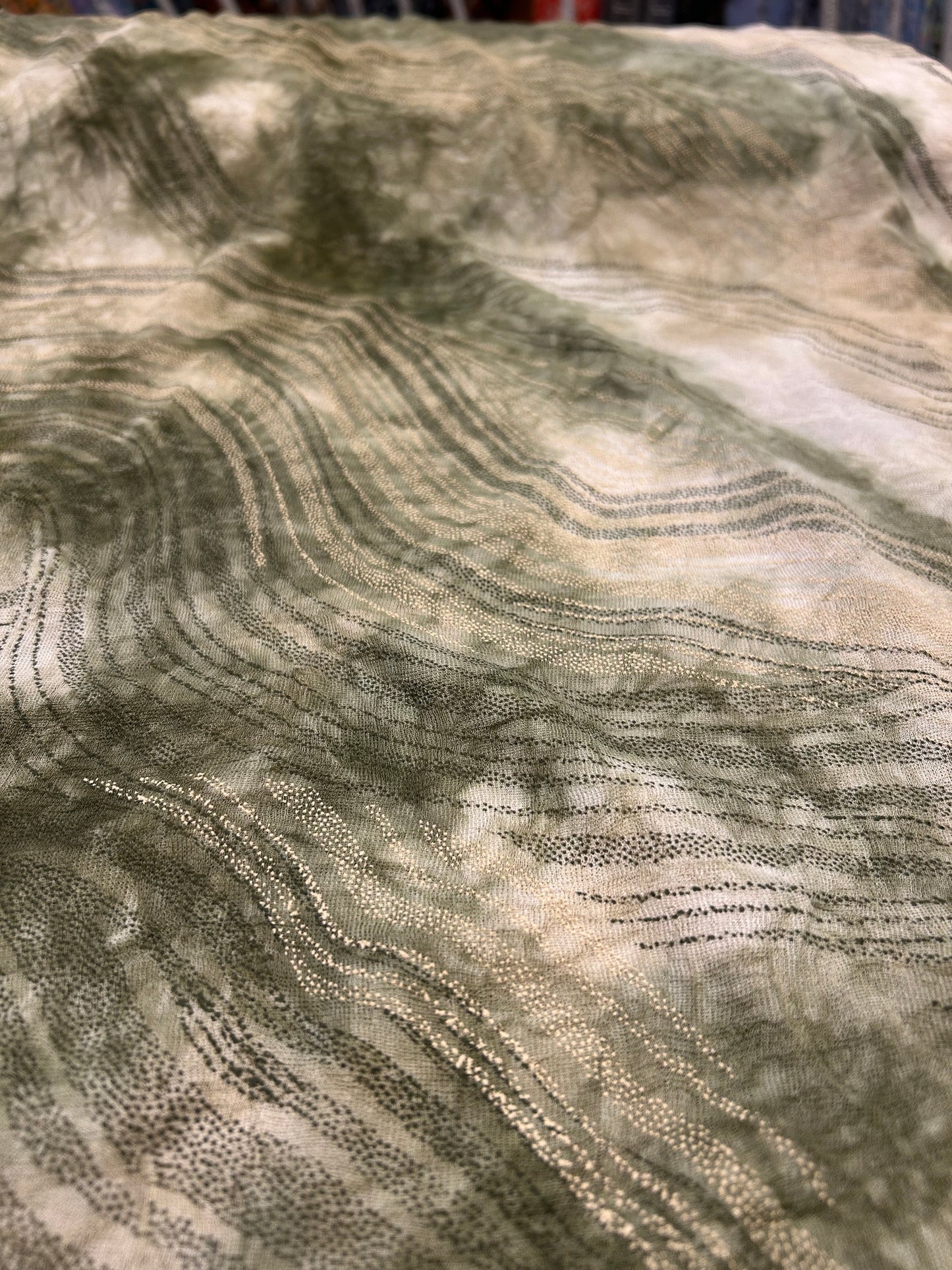 Tie Dye bølger (Batik) i grønne og beige nuancer - 100% Polyester