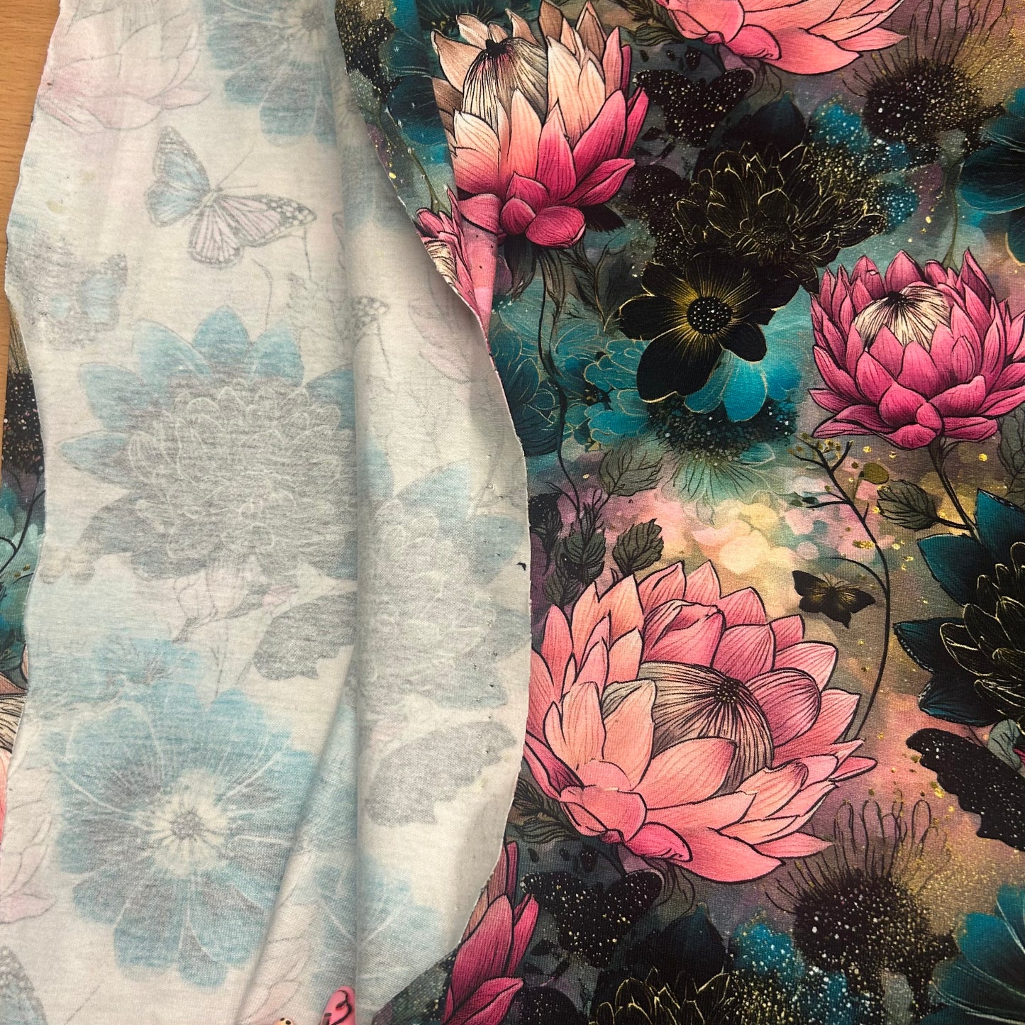 Blomster og sommerfugle - Bomuldsjersey