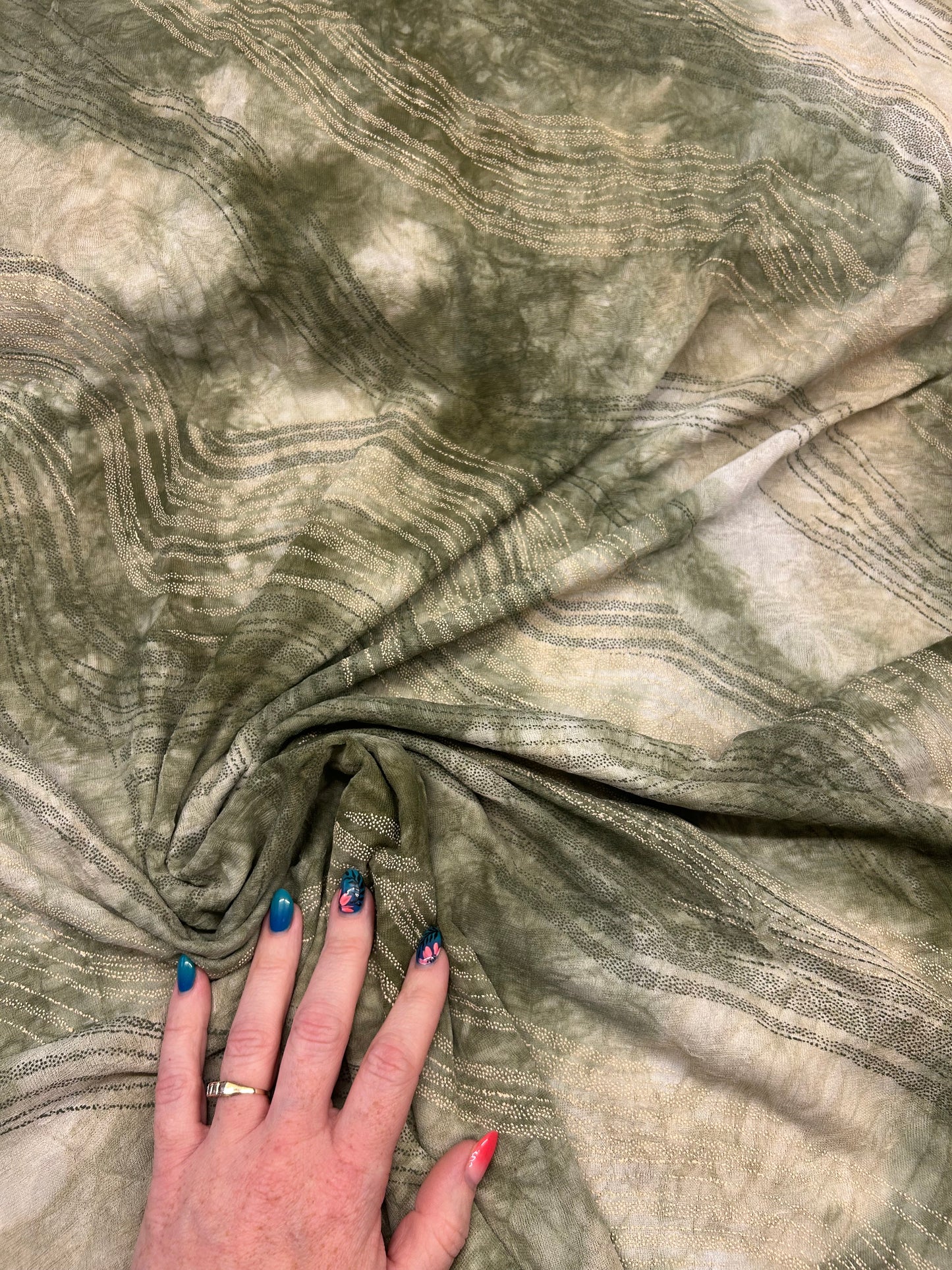 Tie Dye bølger (Batik) i grønne og beige nuancer - 100% Polyester