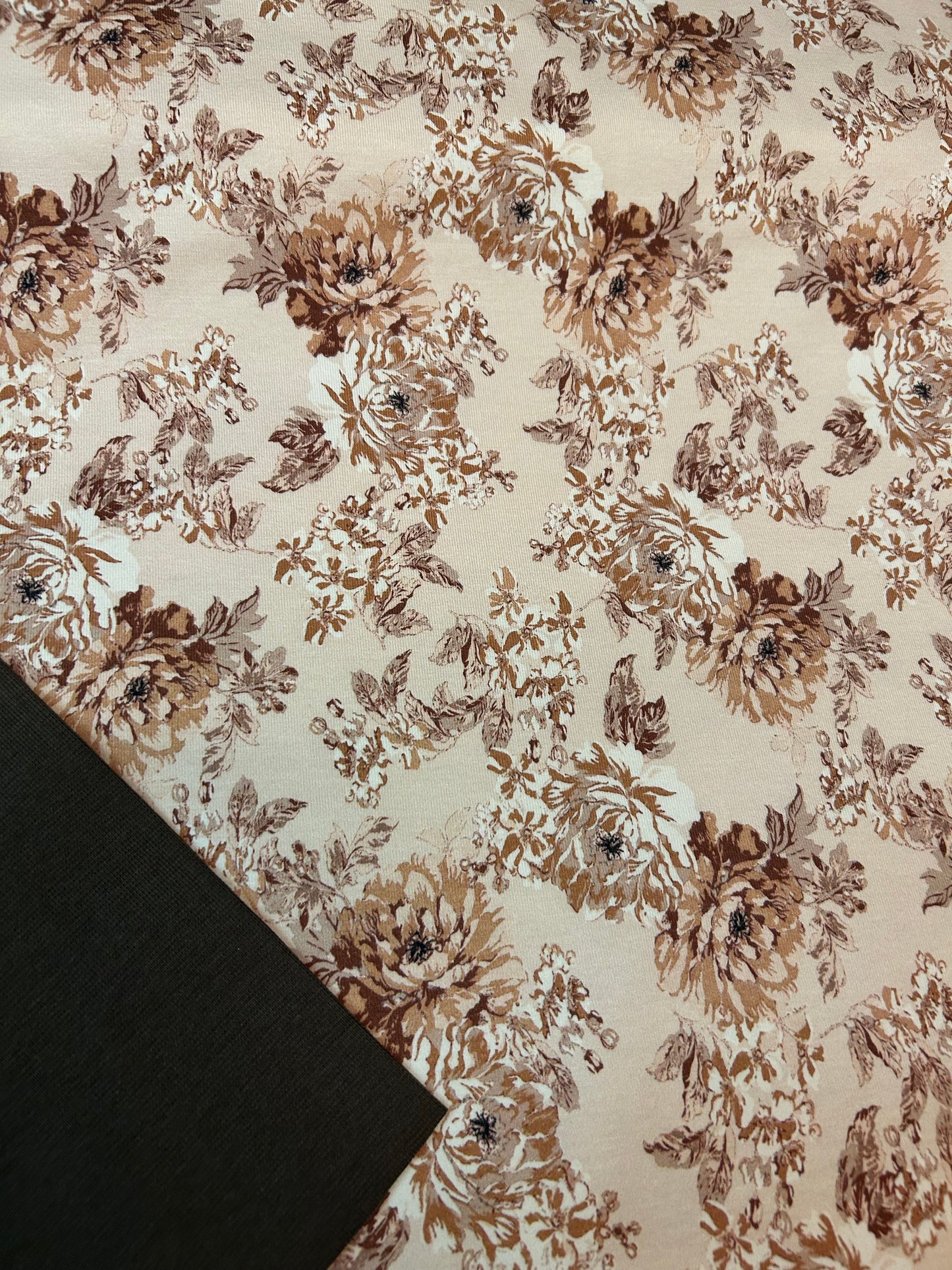 Blomster i beige og brune toner - Bomuldsjersey
