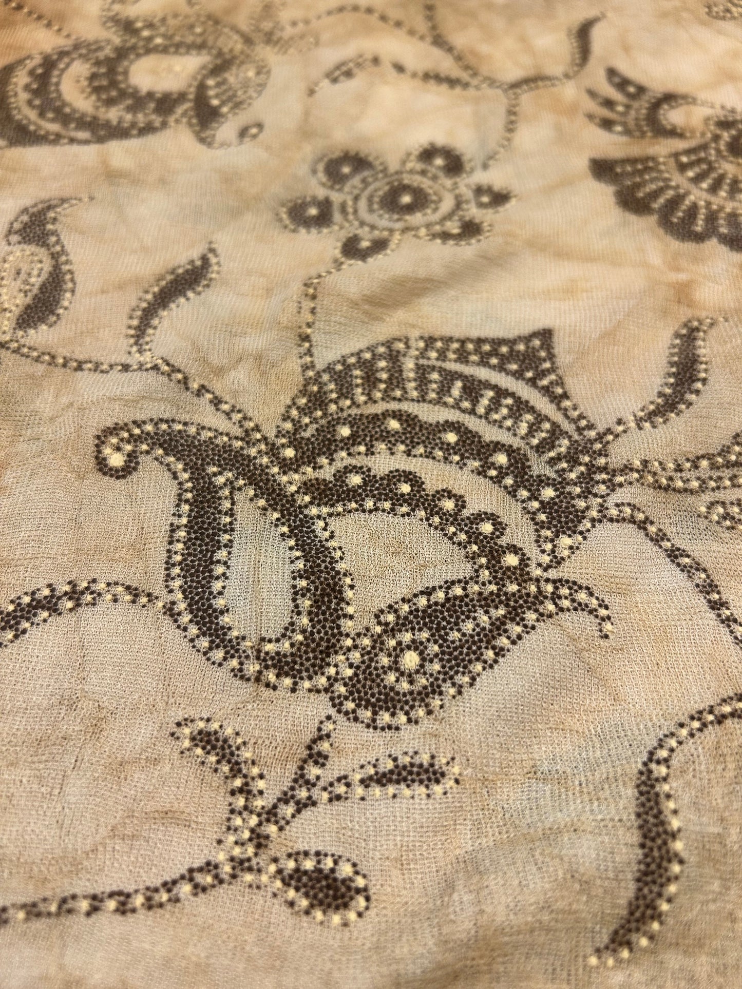 Tie Dye mønster (Batik) i beige og brune nuancer - 100% Polyester