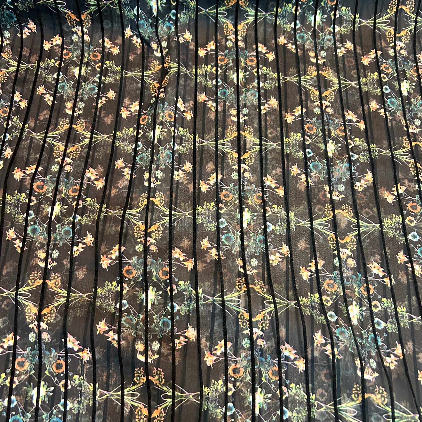 Blomsterprint på sort baggrund - Polyester