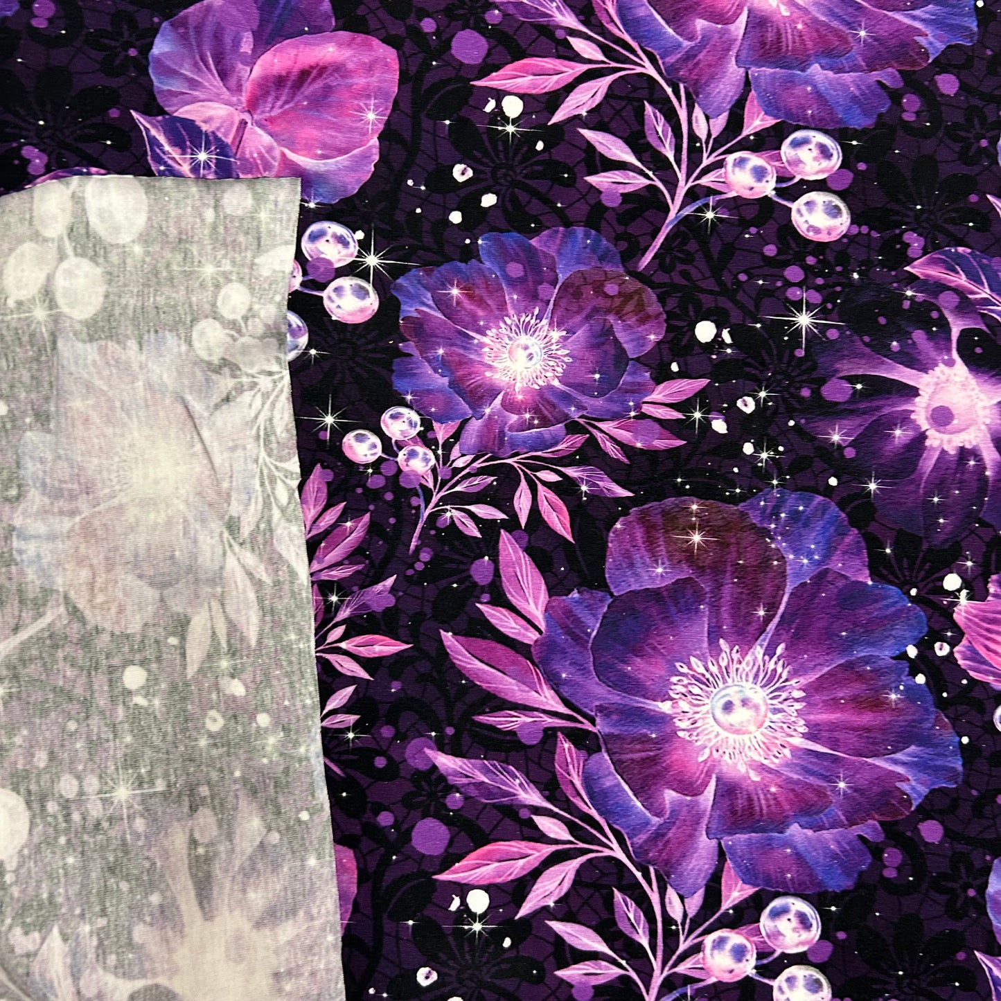 Smukke lilla sparkling blomster - Bomuldsjersey
