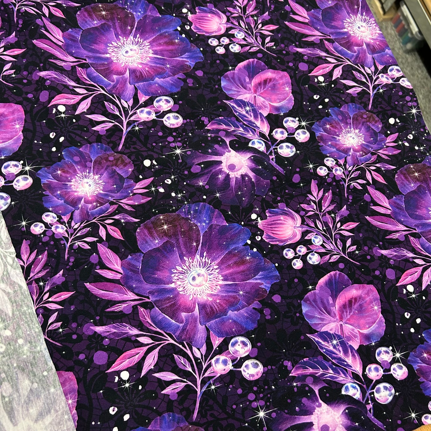 Smukke lilla sparkling blomster - Bomuldsjersey