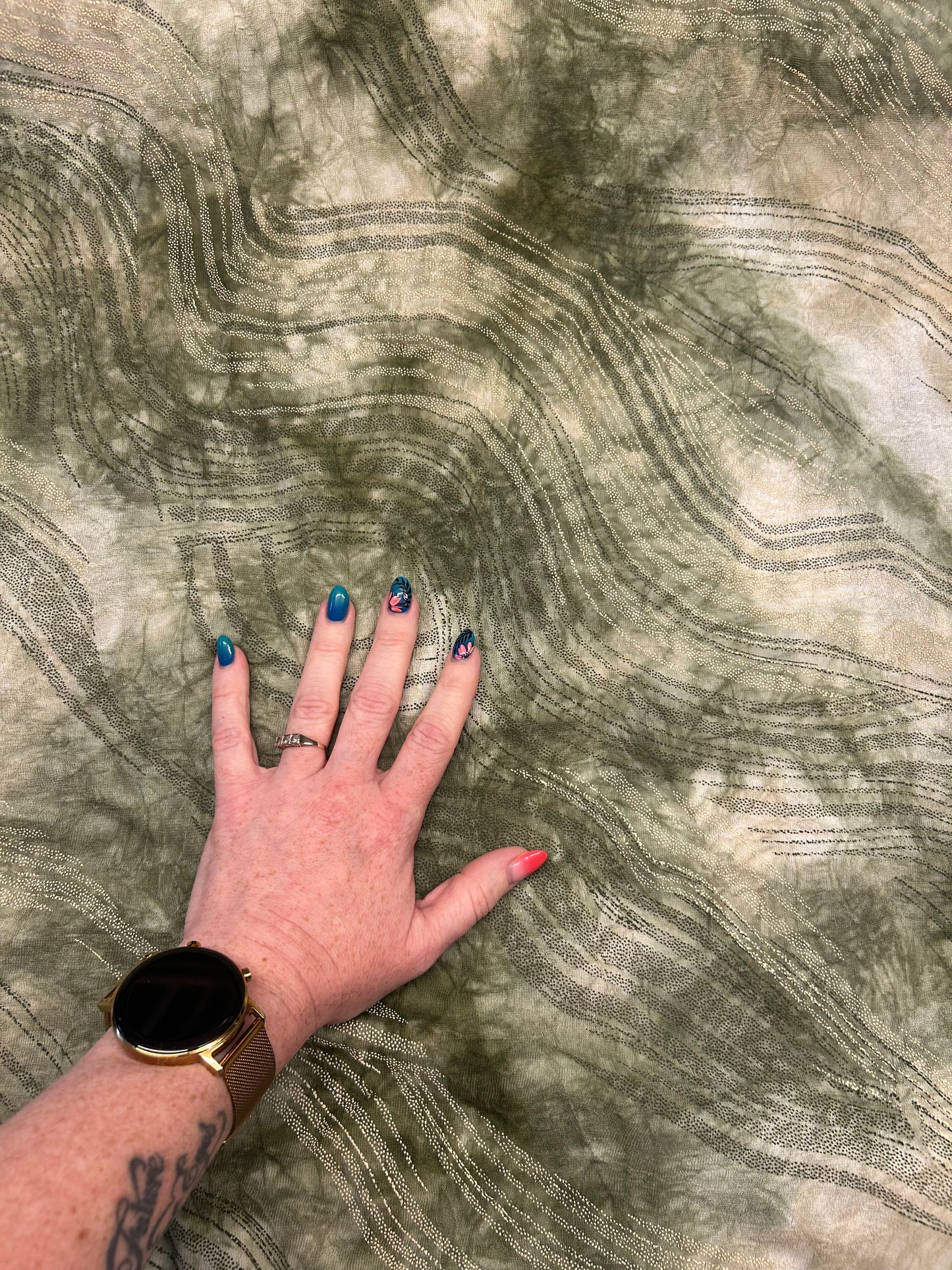 Tie Dye bølger (Batik) i grønne og beige nuancer - 100% Polyester