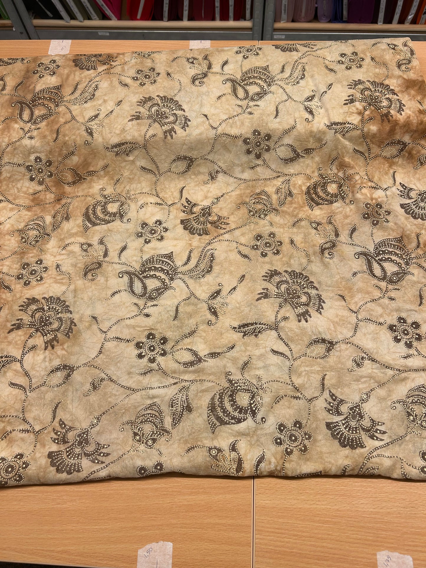 Tie Dye mønster (Batik) i beige og brune nuancer - 100% Polyester