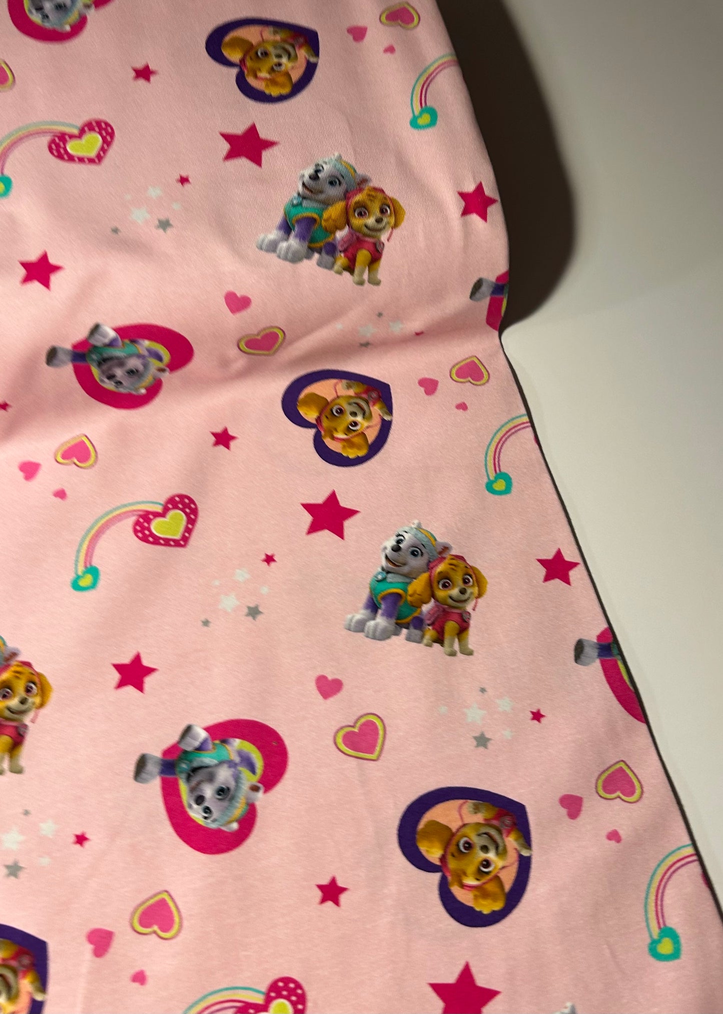 Paw Patrol pink med hjerter (Skye & Everest) - Bomuldsjersey (Licensprint)