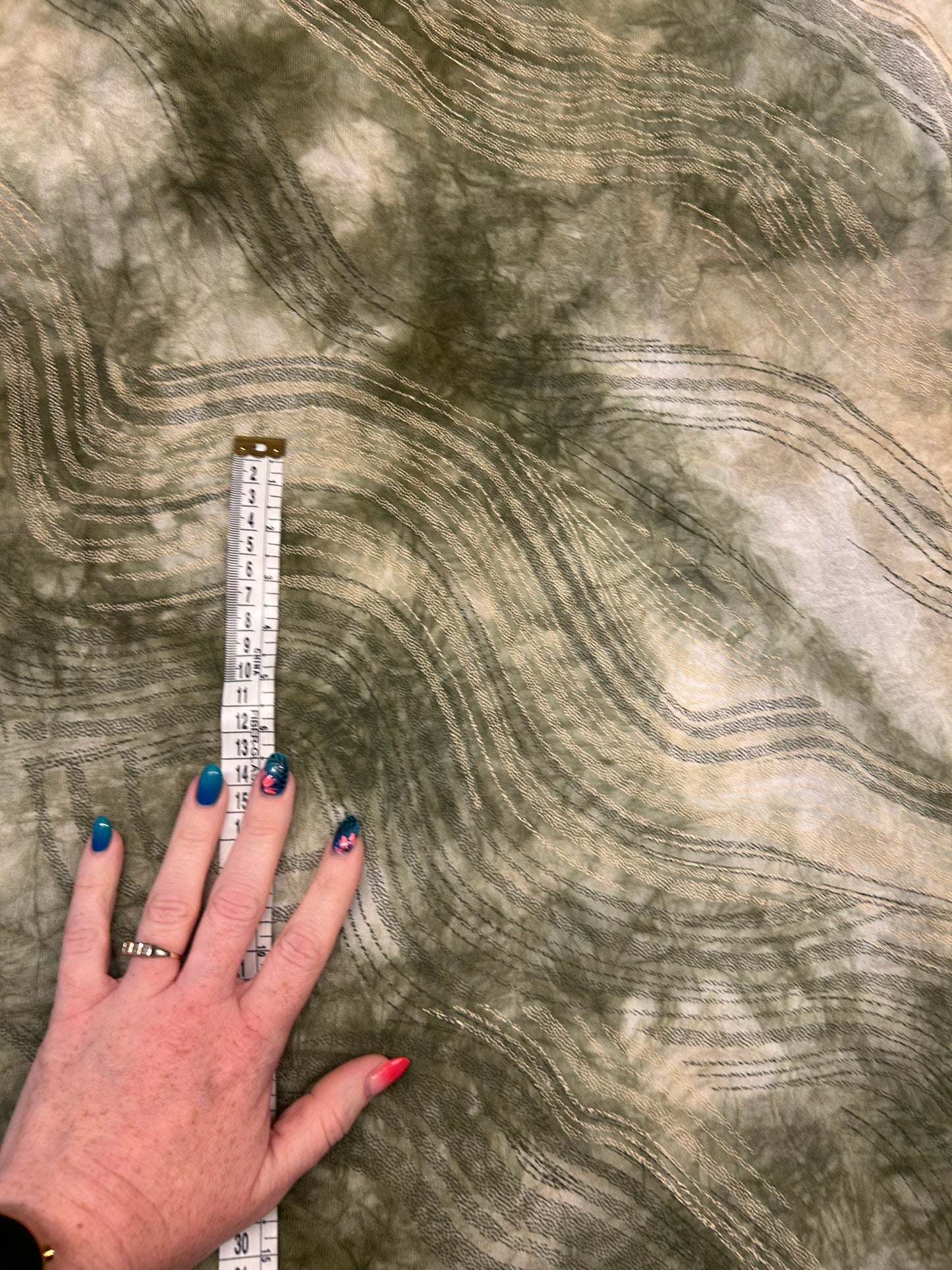 Tie Dye bølger (Batik) i grønne og beige nuancer - 100% Polyester