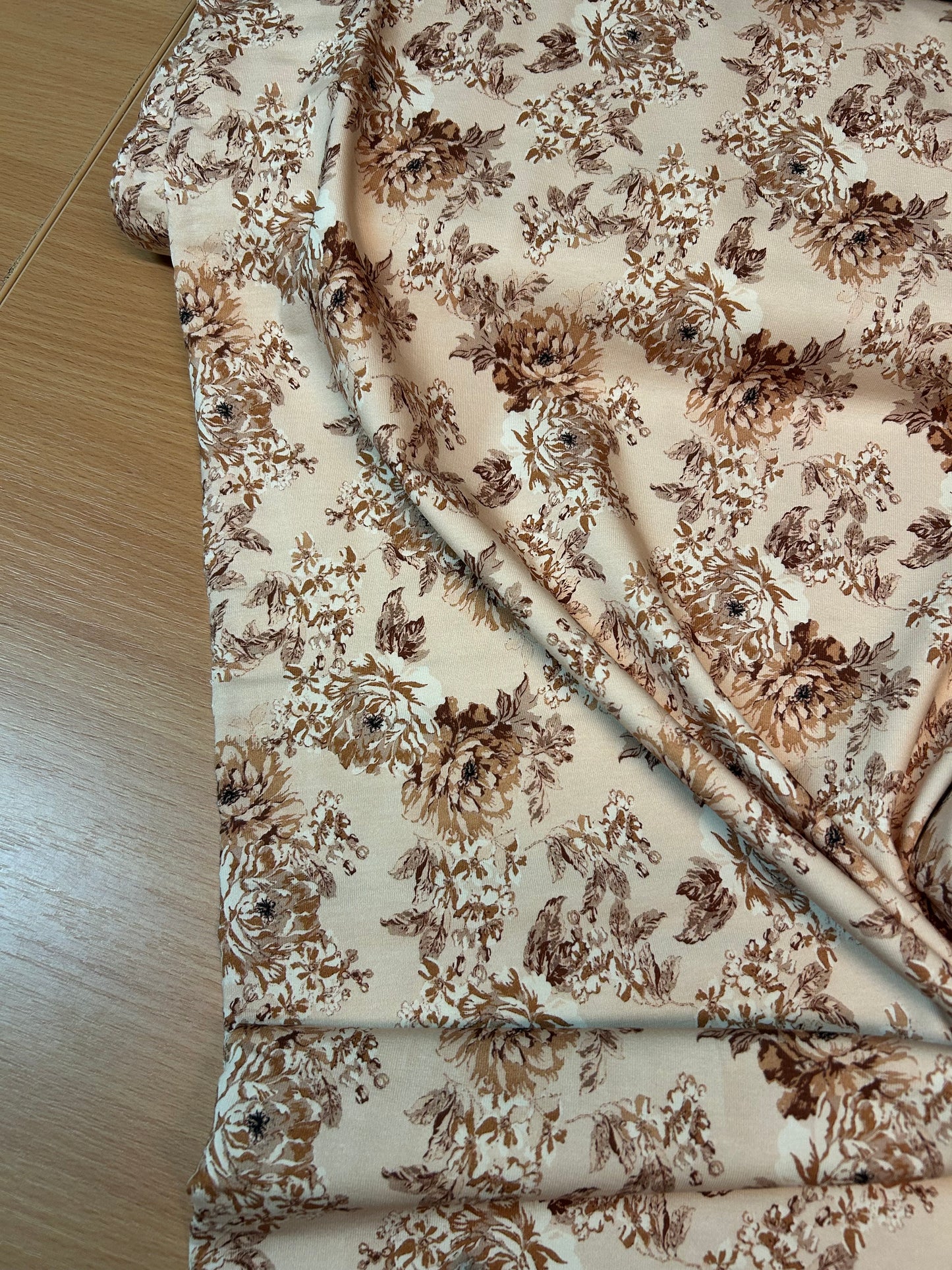 Blomster i beige og brune toner - Bomuldsjersey