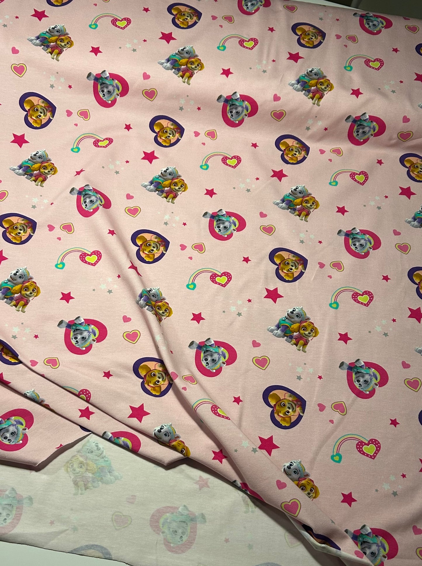 Paw Patrol pink med hjerter (Skye & Everest) - Bomuldsjersey (Licensprint)