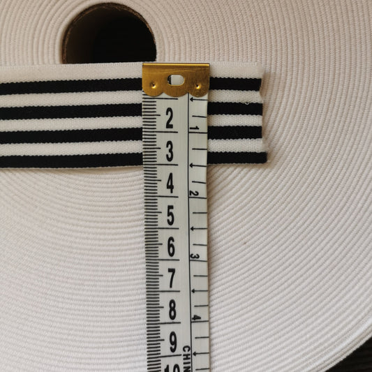 Elastik med striber i sort hvid 30 mm