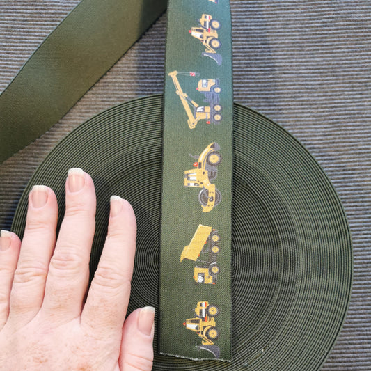 Army grøn elastik med køretøjer 40 mm