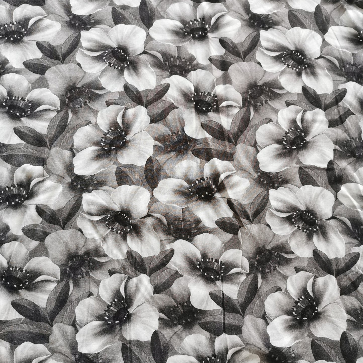 Sort/grå/hvide blomster - Viskose
