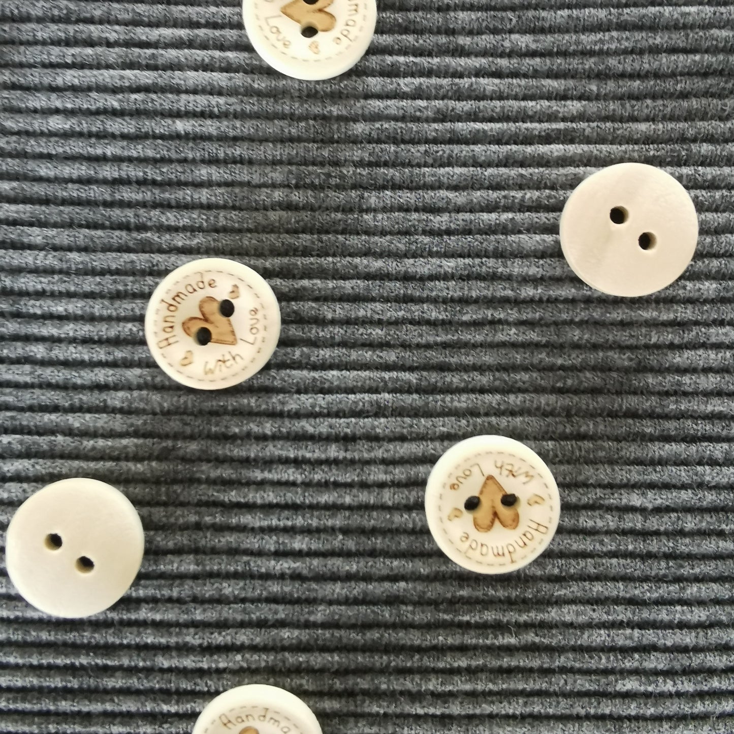 Handmade with love knapper med 2 huller