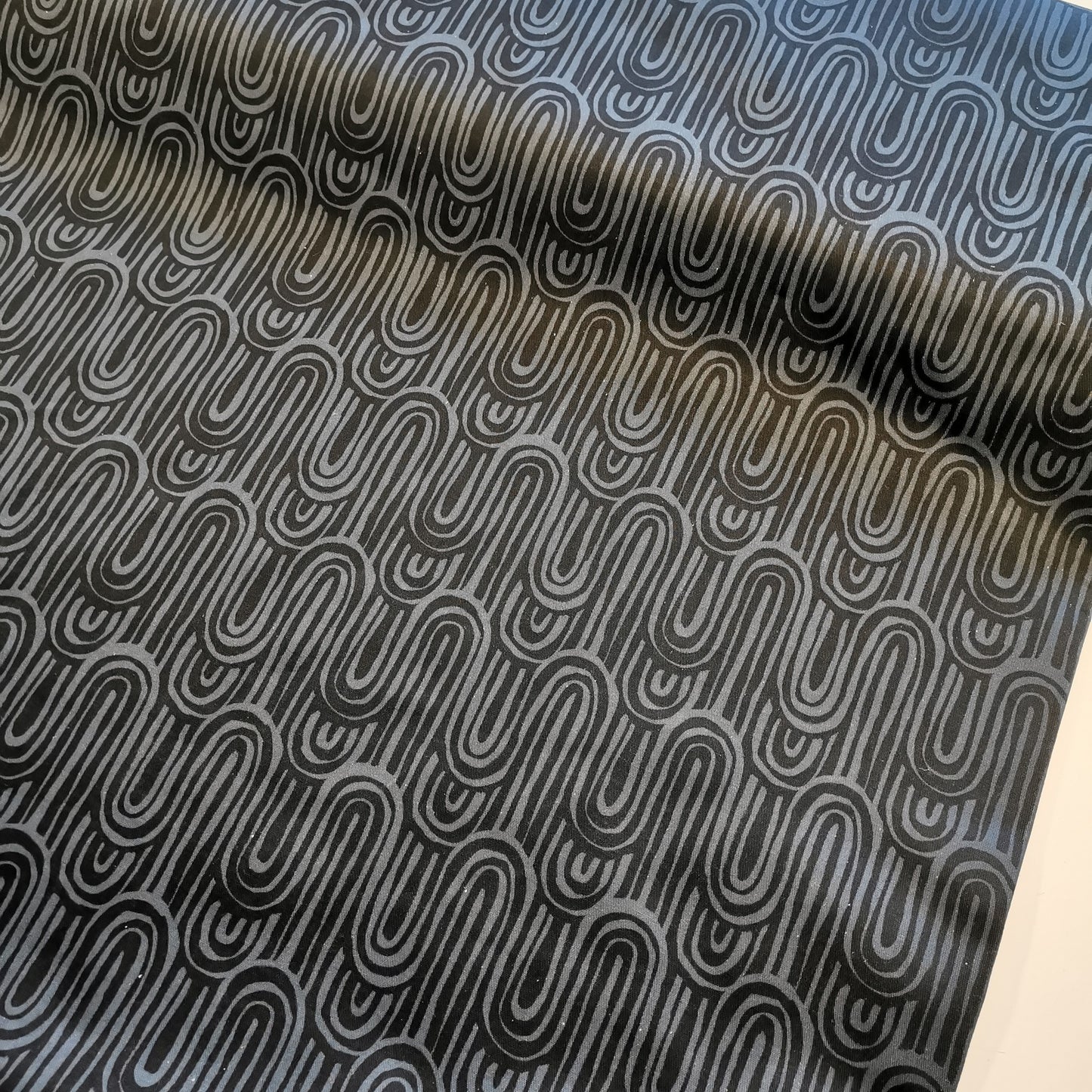 Blå/sort bølge print - Bomuldselasthan/twill