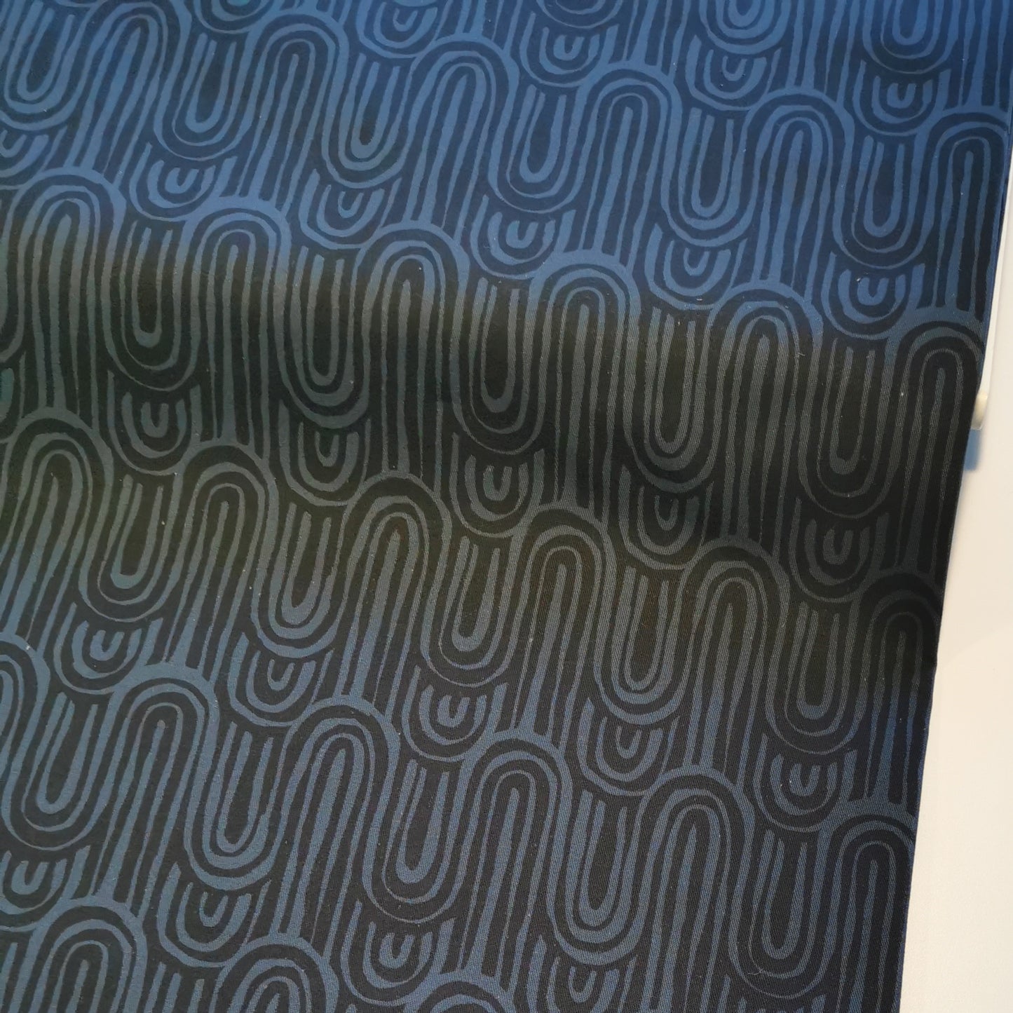 Blå/sort bølge print - Bomuldselasthan/twill