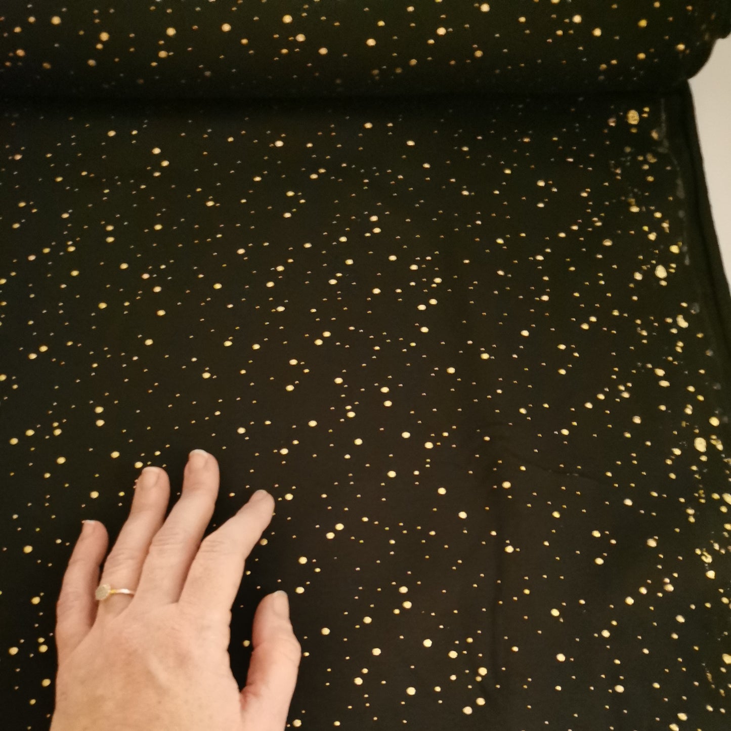 Sort med guld prikker - French Terry