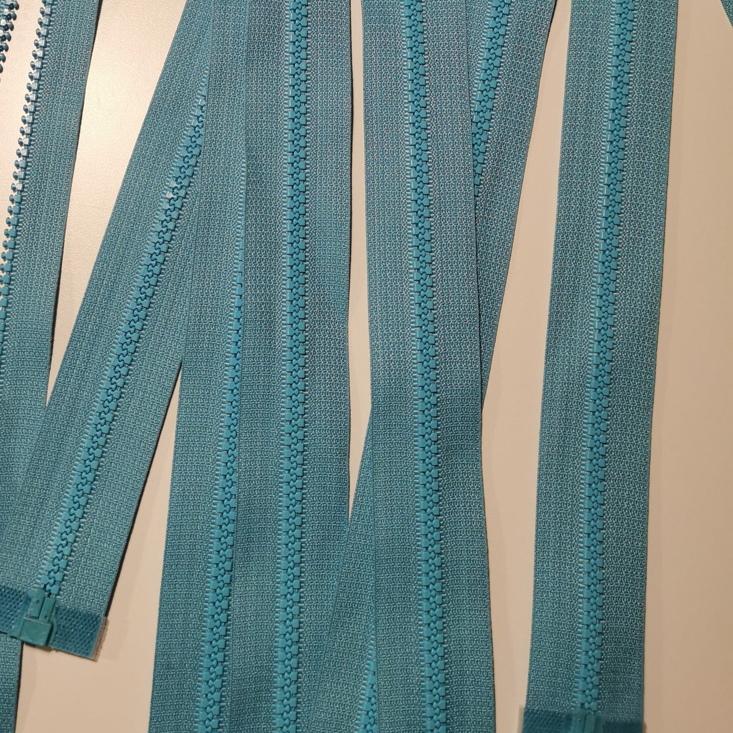 Delbar lynlås 6mm 55 cm Aqua