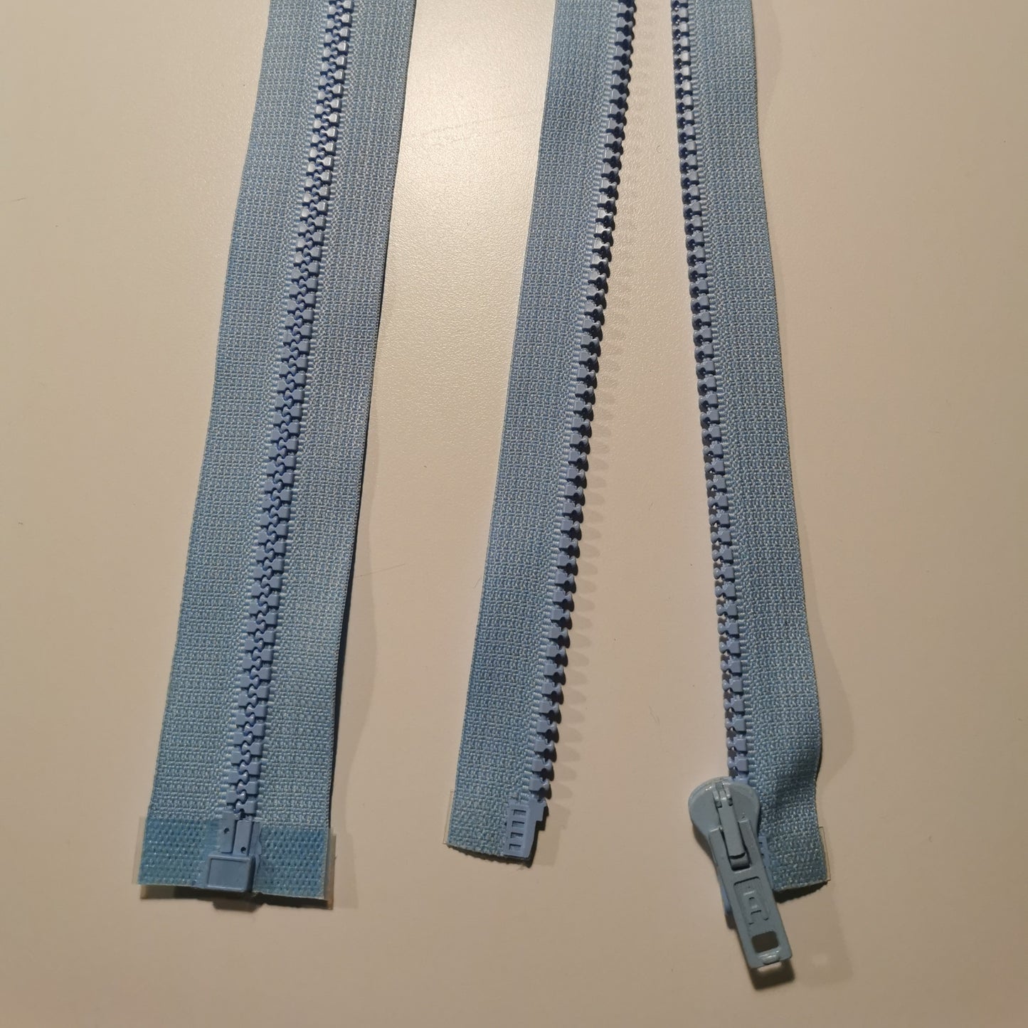 Delbar lynlås 6mm 45 cm Lyseblå