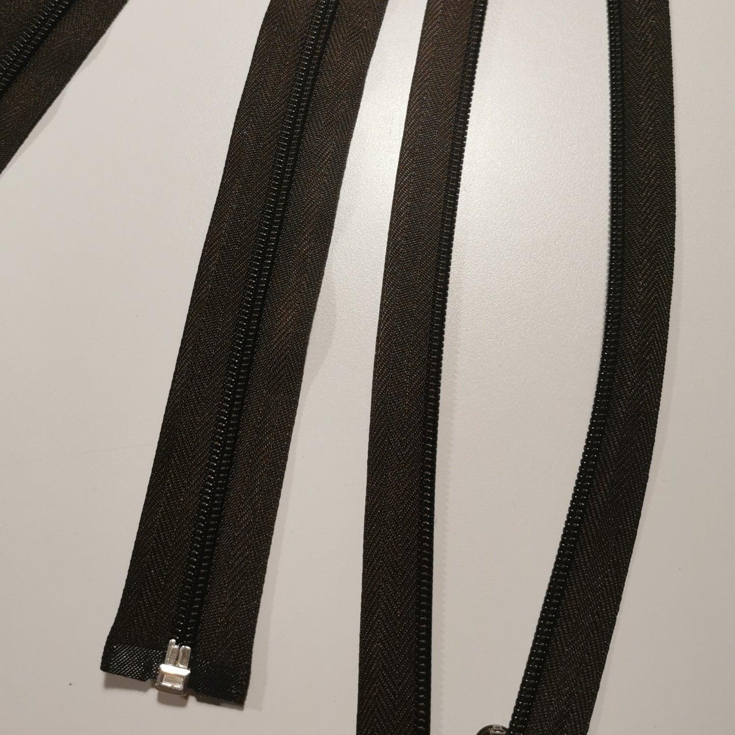 Delbar lynlås 6mm 30 cm Brun