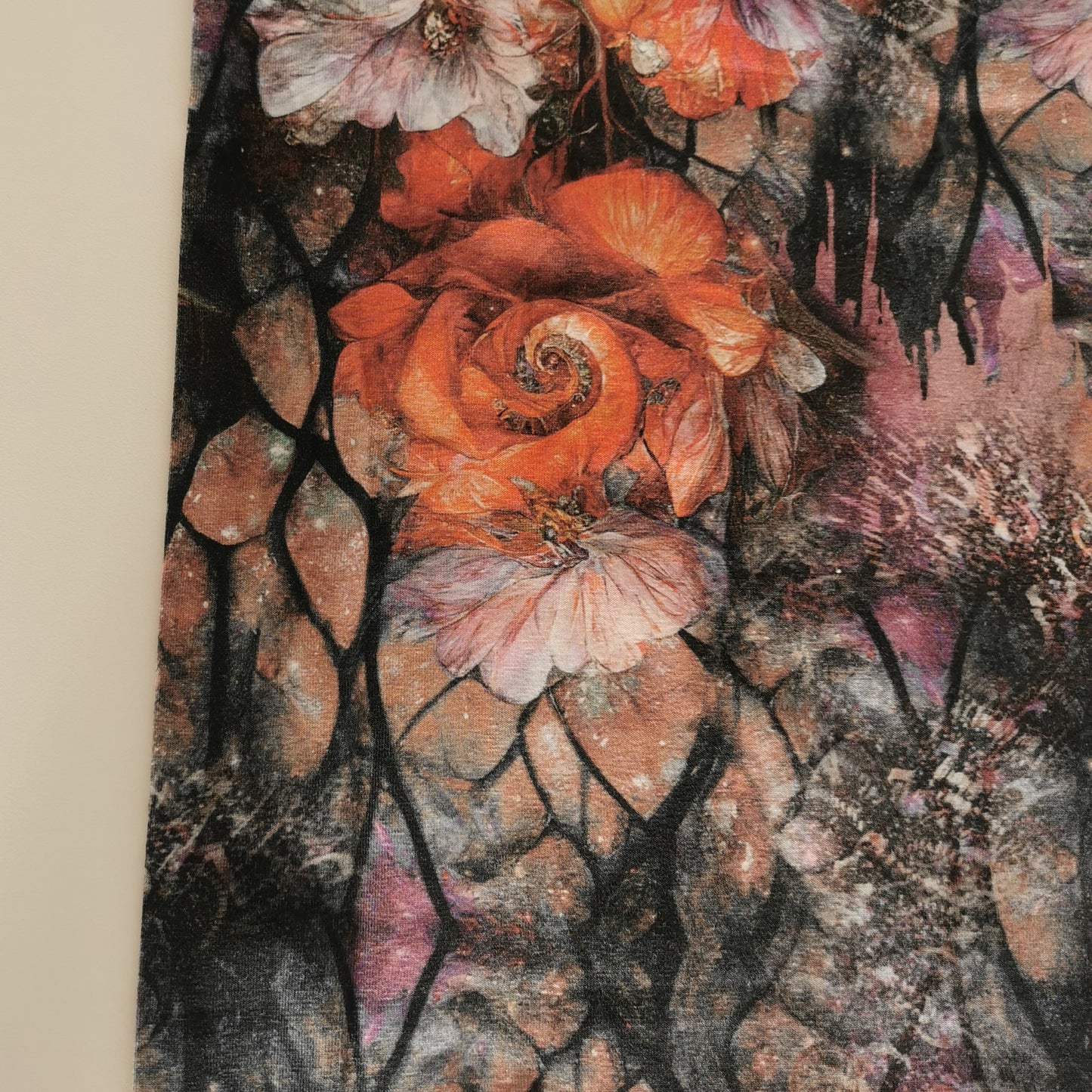 Romantisk print med blomster og mønster - Bomuldsjersey