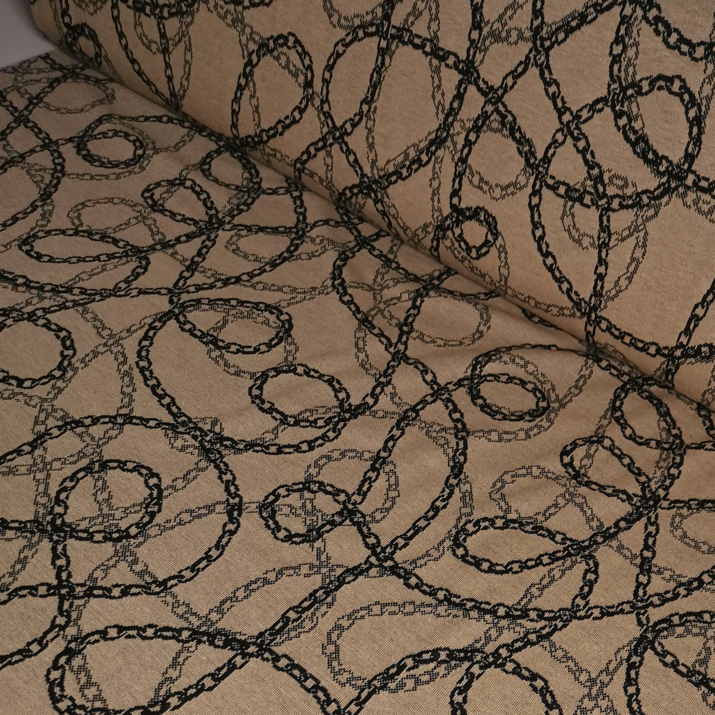 Jacquard - Beige med sort og grå kæde