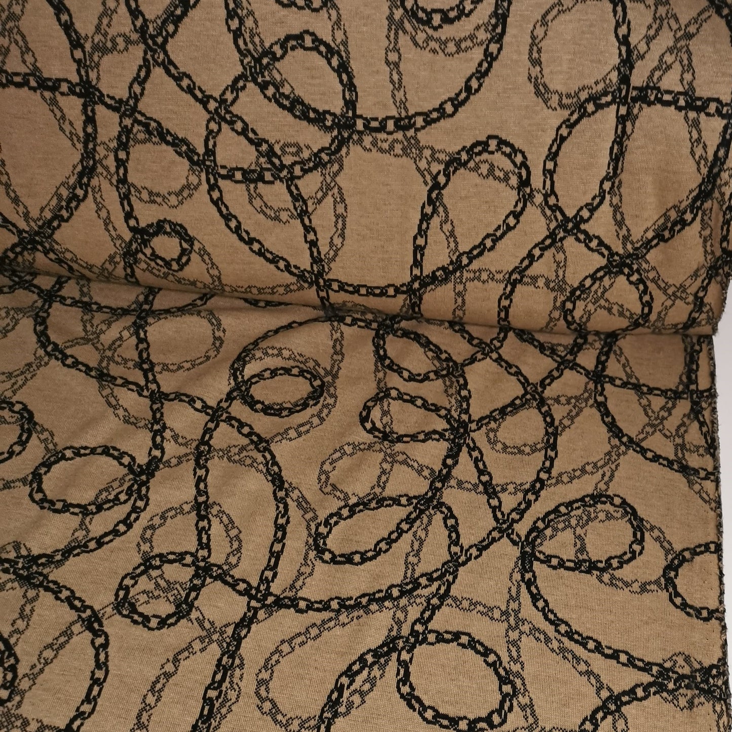 Jacquard - Beige med sort og grå kæde