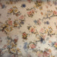 Smukt blomster print på lys baggrund - 100% Polyester