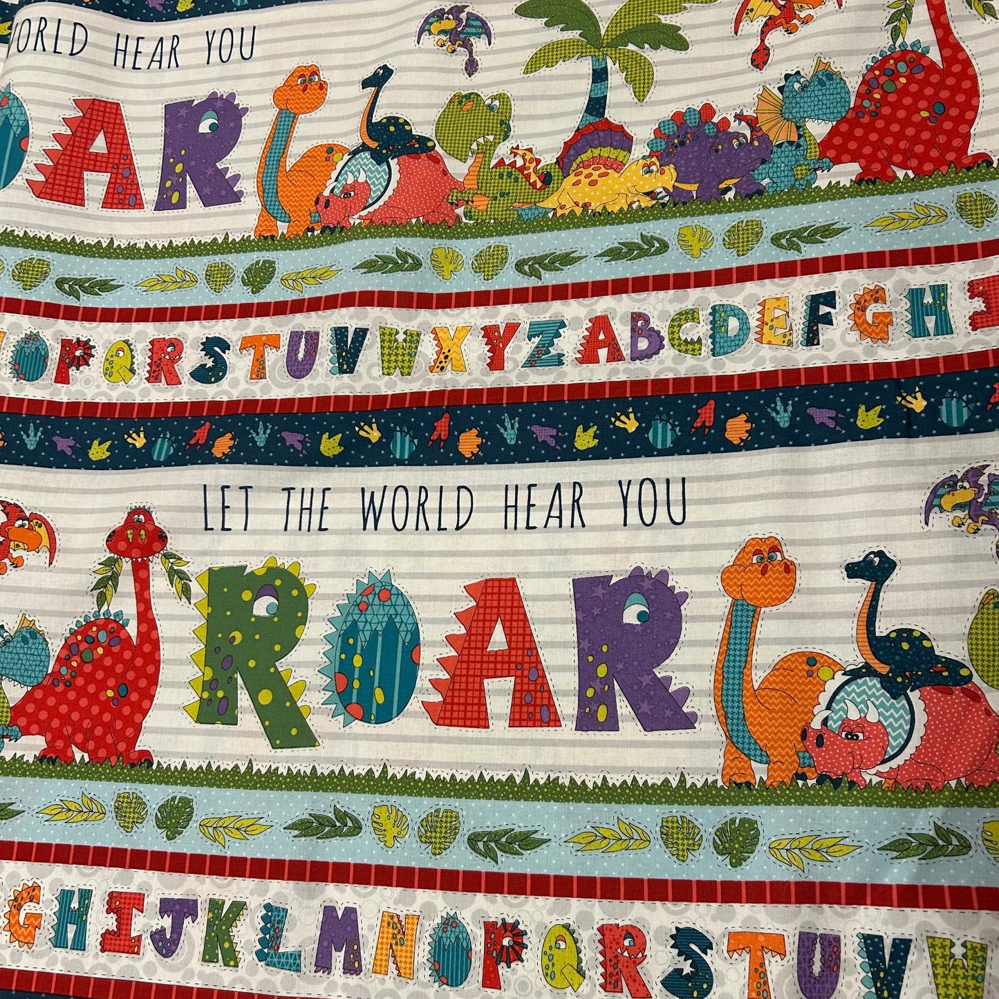 Dino print med mange farver - 100% bomuld