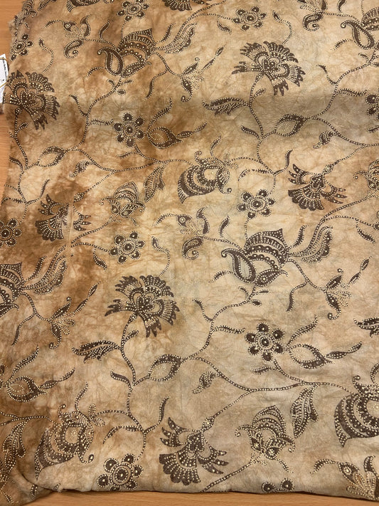 Tie Dye mønster (Batik) i beige og brune nuancer - 100% Polyester
