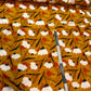 Orange baggrund med hvide blomster - Viskose